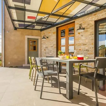Sleeps 7 Pool Air Con Wifi Willa Kurili