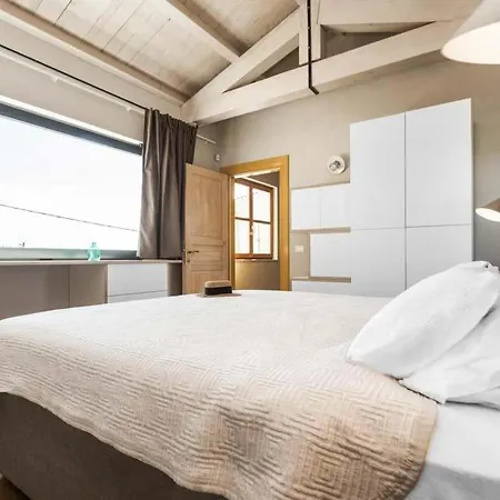 Sleeps 7 Pool Air Con Wifi